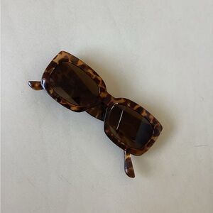 Sunglasses with animal print